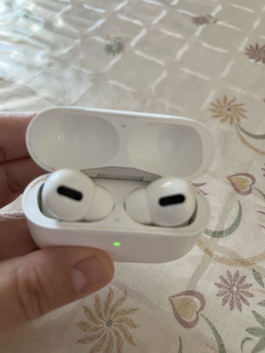 Продам наушники Apple