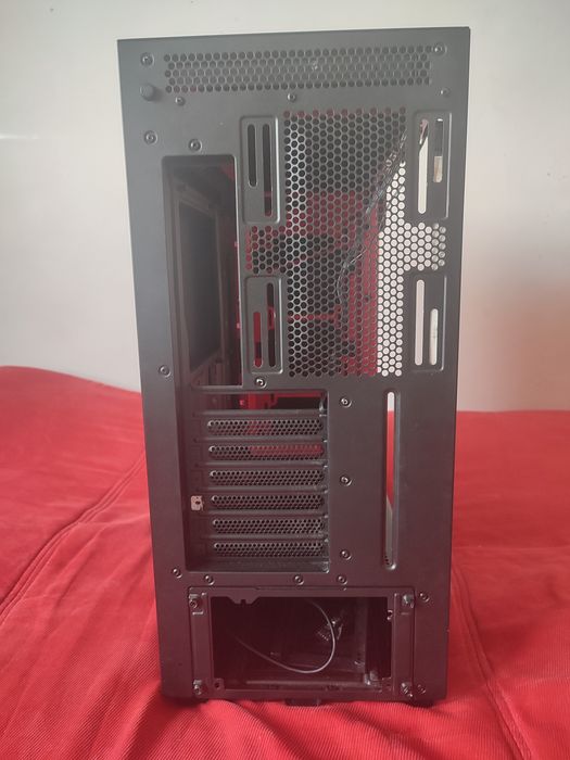 Carcasa NZXT H700B