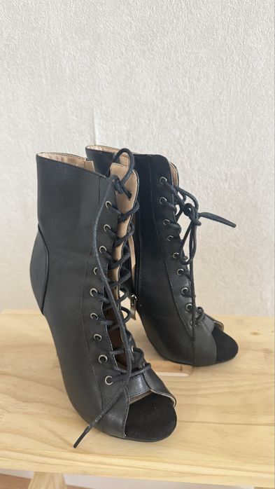 Продам туфли хайхилс