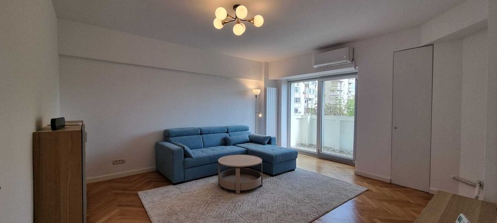 Inchiriez ap. doua camere  Pta. Unirii (2 min metrou)