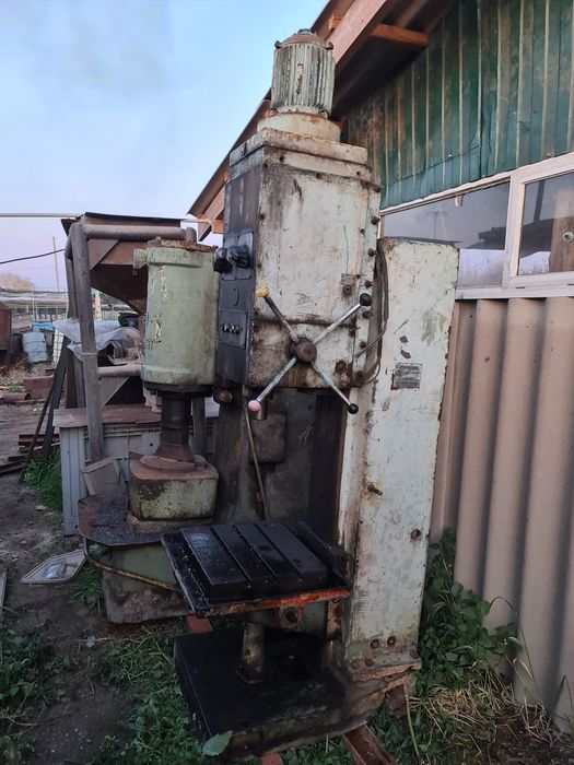 Продам два станка в рабочем состоянии. Пневмомолот и сверлильный