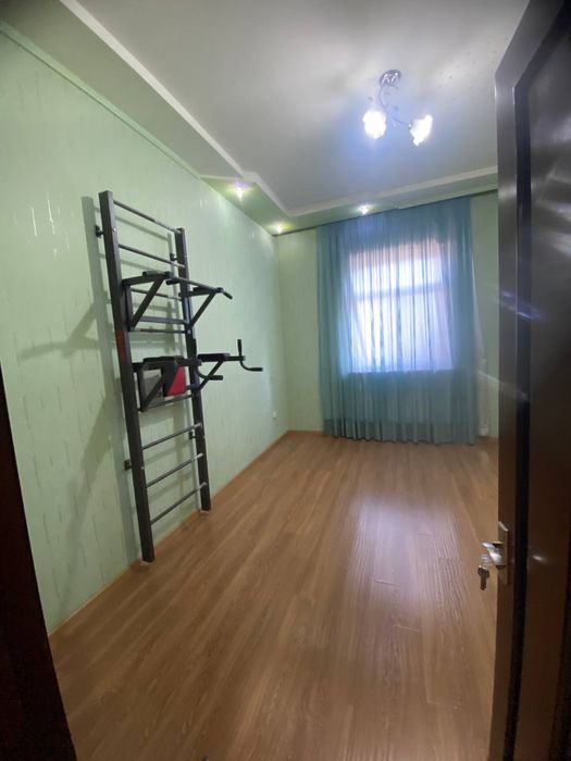 Аренда. Янгихаят район. Участок 6соток 7комнат+холл