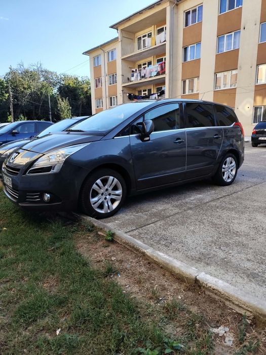 Vând Peugeot 5008