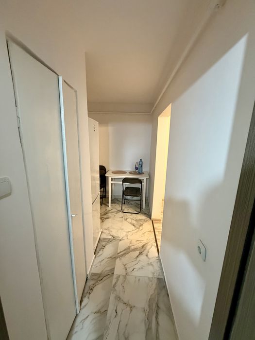 Inchiriez apartament!