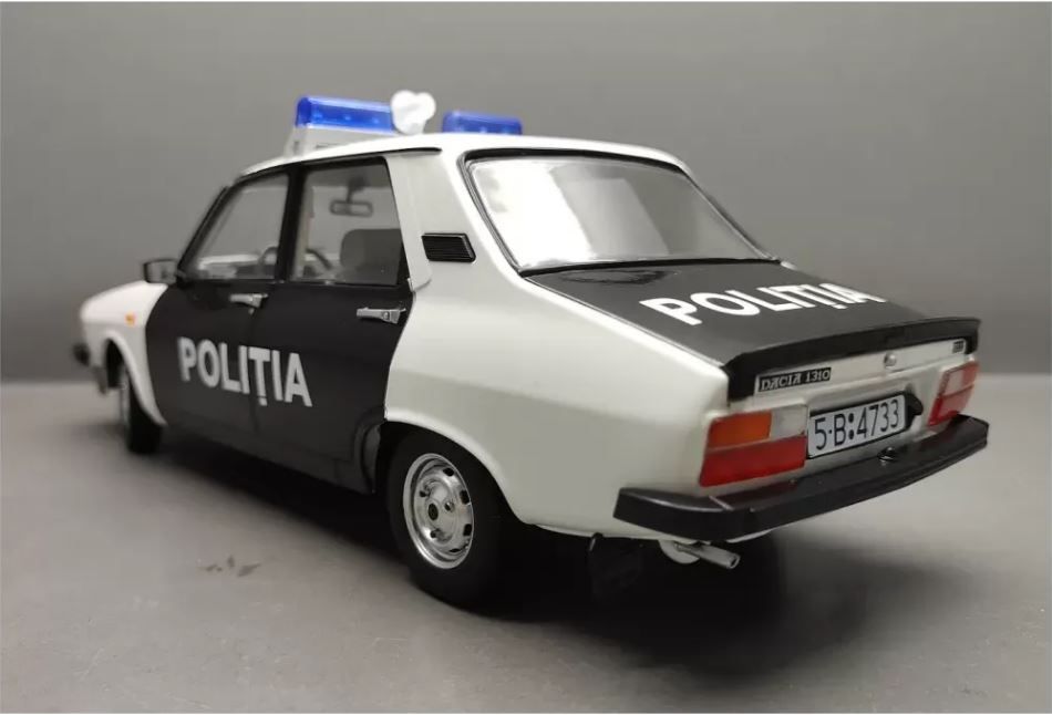Macheta auto Dacia 1310 TLX Politia Romana  1:18 Triple9