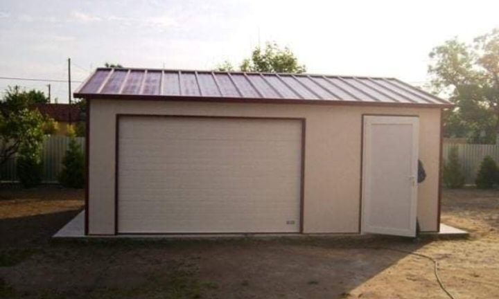 Garaje auto pe structura metalica învelite cu panouri Sandwich termoizolante