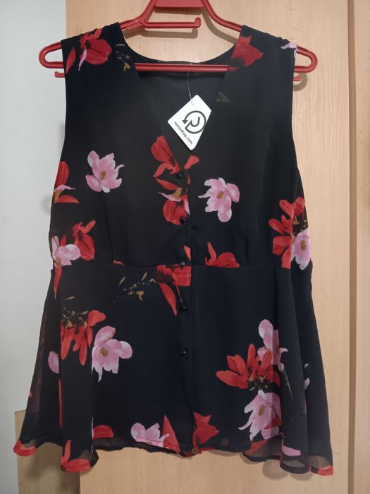 Дамски топ на цветя