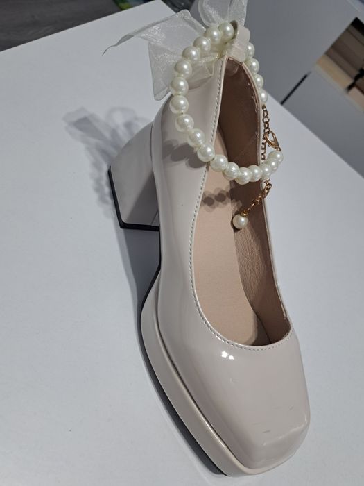 Нови кукленси обувки