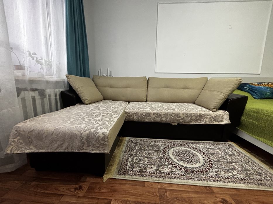 Продам диван угловой б/у
