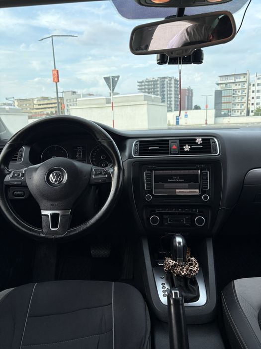 Volkswagen Jetta 1.6 TDI DSG – 10/2011 | Foarte bine întreținută | Preț negociabil