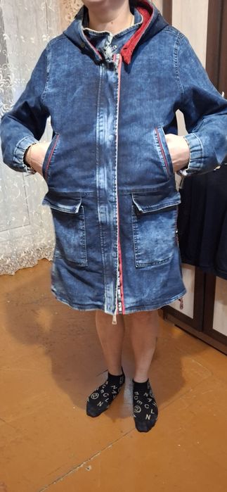 Продам демисезонную джинсовую куртку