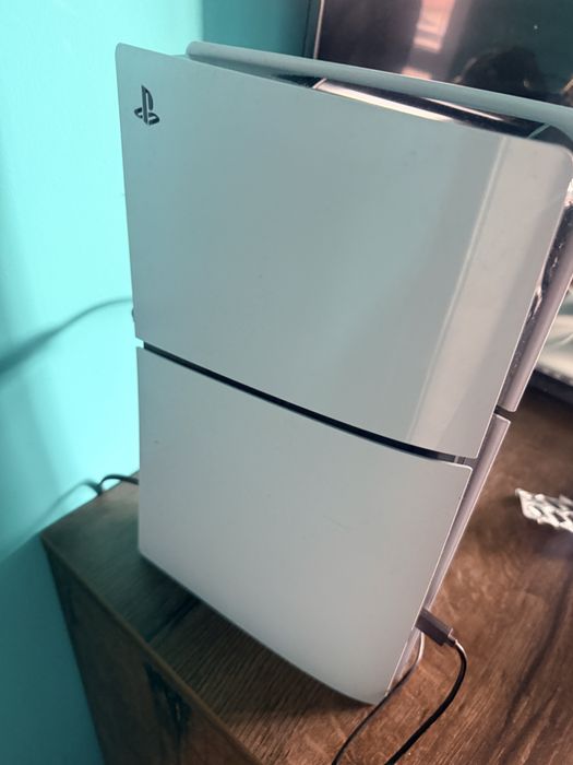 Продавам PlayStation 5 чисто нов