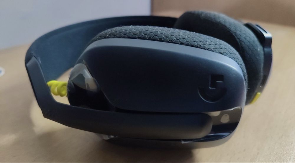 Logitech G435 безжични геймърски слушалки - като нови