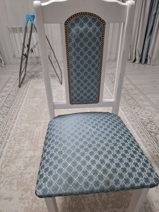 Стулья  4 штуки по 5000