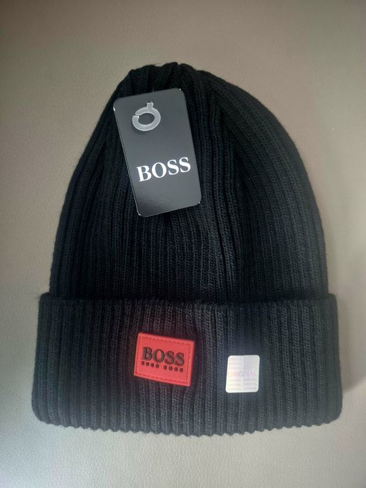 Caciula barbati  Hugo Boss.  Marime universala!!