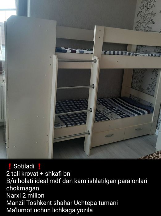 Detskiy krovat oldida shkafi bor.