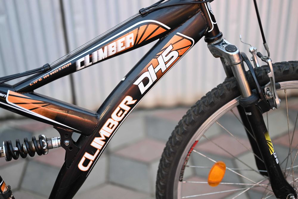 Vand Bicicleta CLIMBER  DHS in stare foarte buna.
