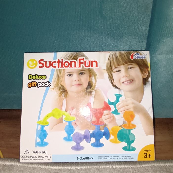 Продам 2 набора и игрушки