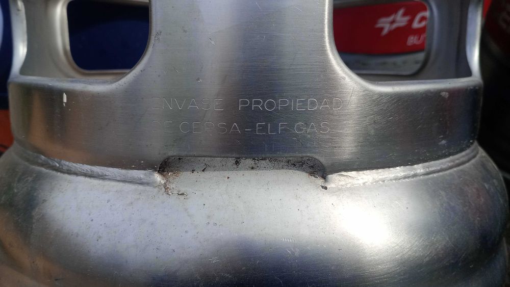 Продавам газови бутилки