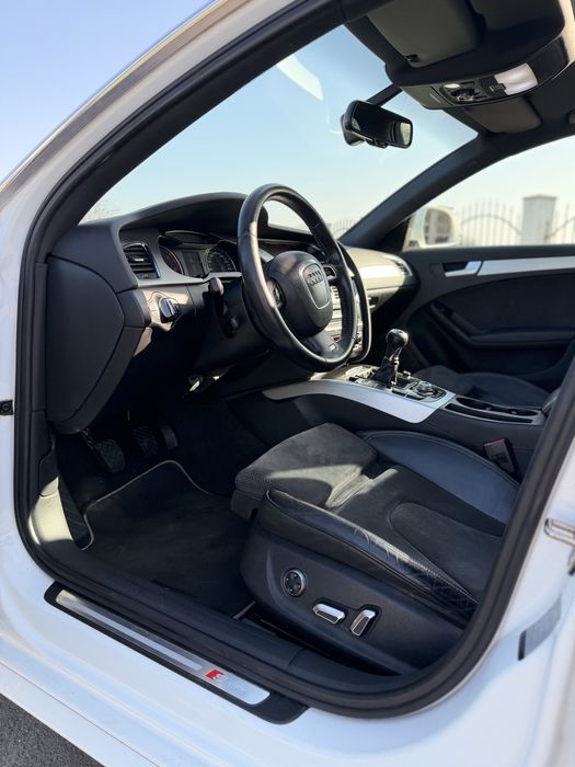 Audi A4 B8 / 2.0 TDI 143 de cai / 3X S-Line / Full Led