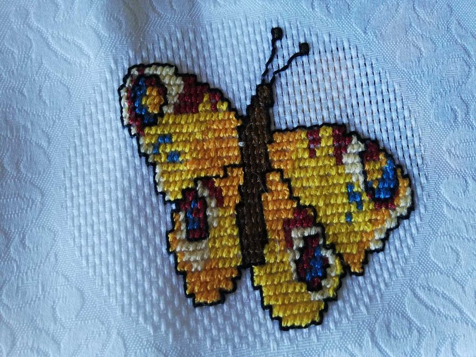 Покривка за маса РЪЧНА бродерия кръгла  150 см. НОВА