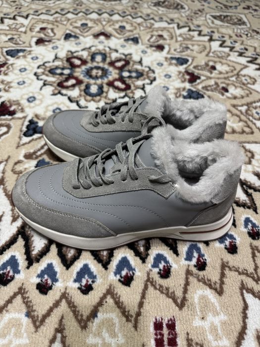 Зимние кроссовки размер 39