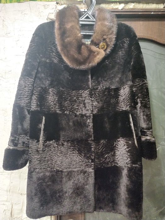 Продам шубу воротник норка