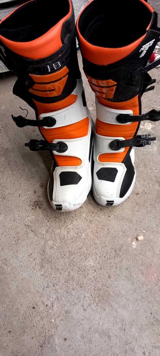 Ботуши за мотор 42