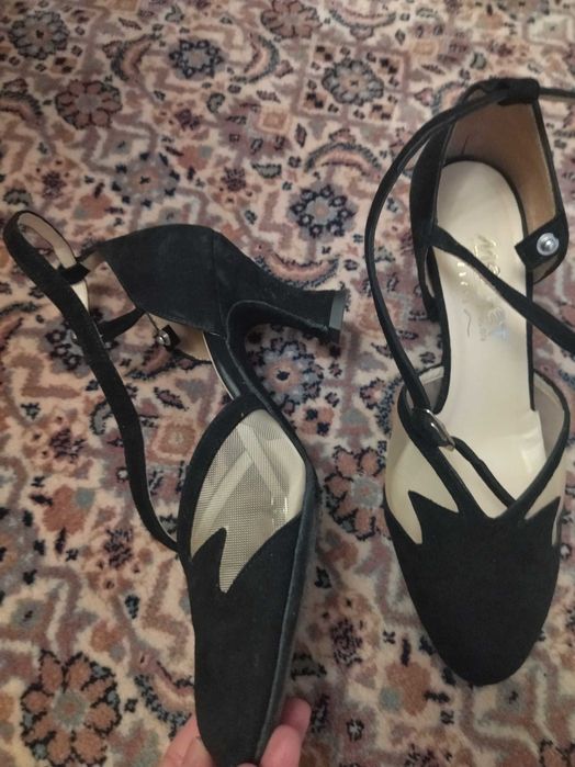 Ботуши Ecco, боти Bata и обувки за танци