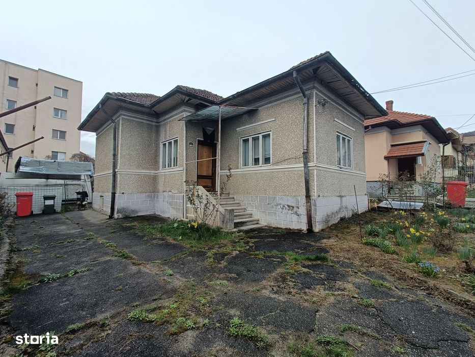 Proprietar vând teren 532 mp cu casă zonă centrală Rm. Vâlcea (zona A)
