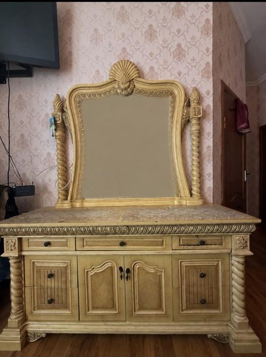 Спальный гарнитур