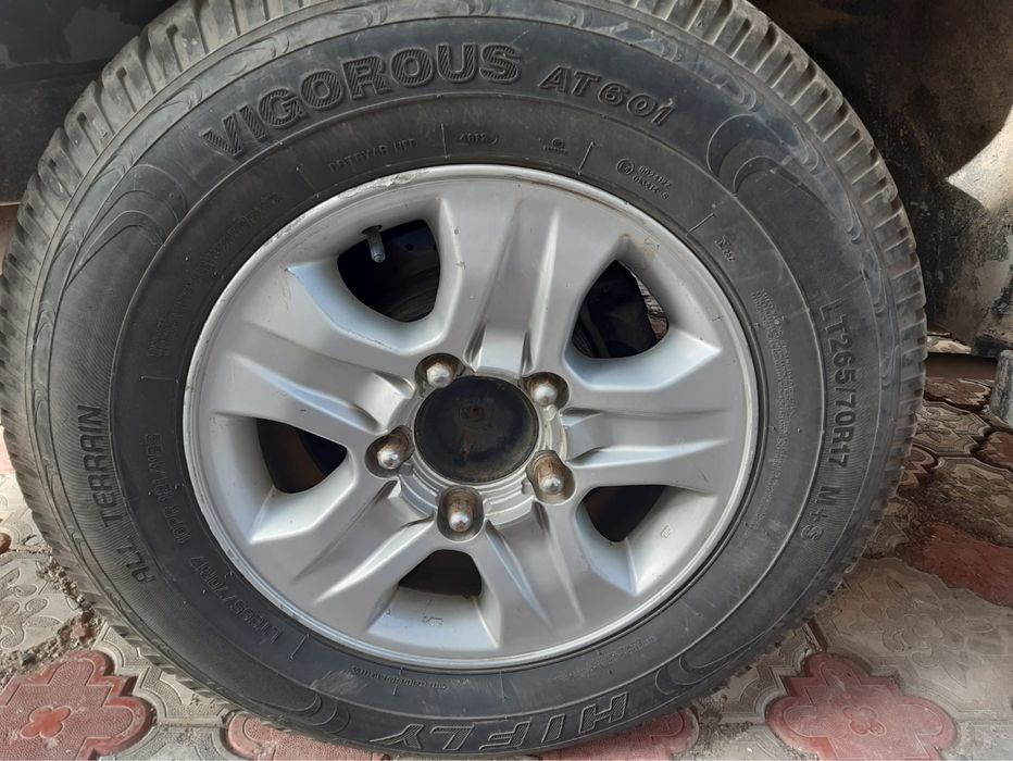 Продам шины с дисками комплекте 265/r70/17