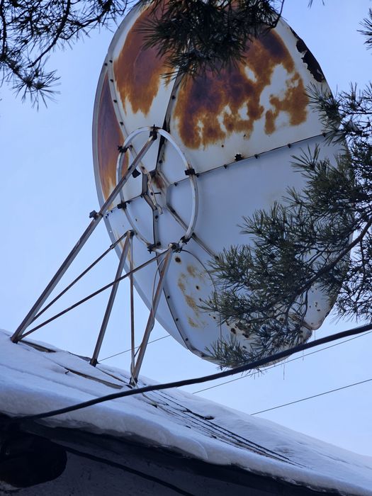 Тарелка спутниковый.