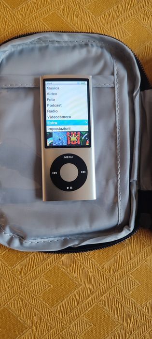 iPod Nano Generația 5 (A1320), 8 GB Argintiu, cu Cameră Video
