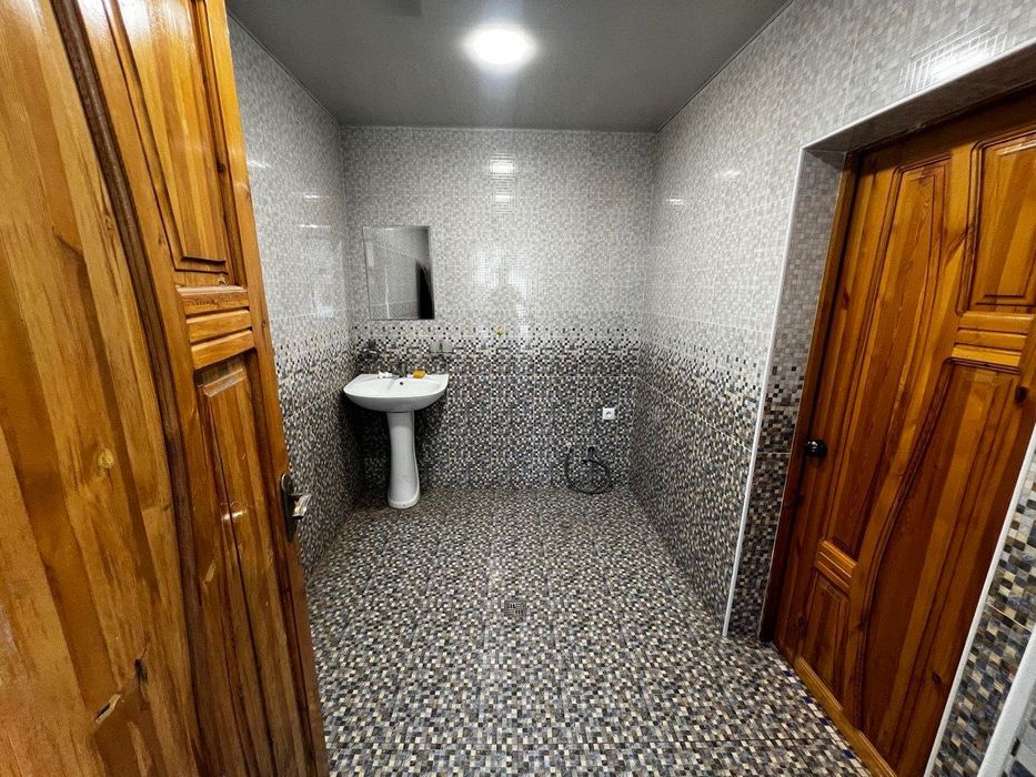 Kvartira-hovli arenda Yashnabod Dostlik metroga 5 daqiqalik masofa.