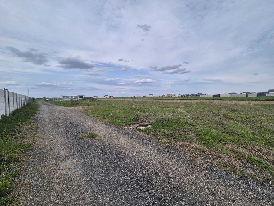 Teren intravilan construibil – 1.070 mp – Dragomirești-Vale, Str. Mahonului