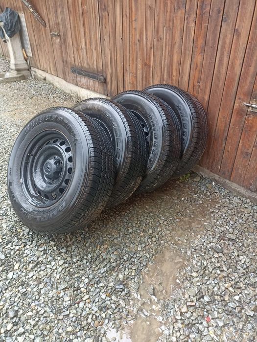 Vând cauciucuri M S Toyota Hilux