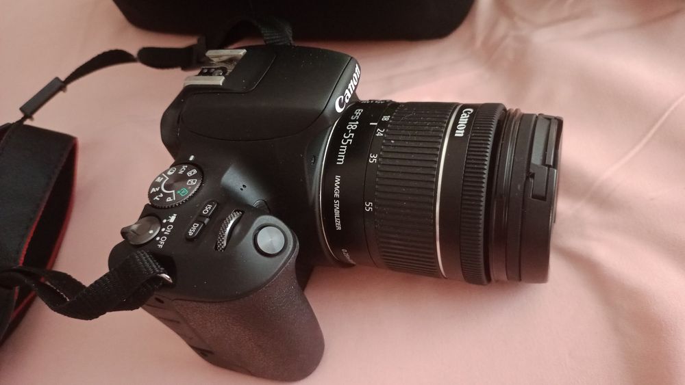 Зеркальная камера Canon EOS 200D