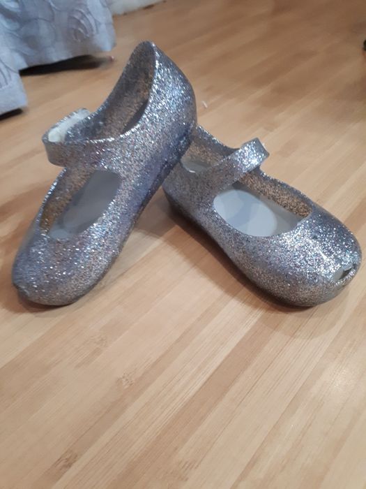 Обувь на девочку