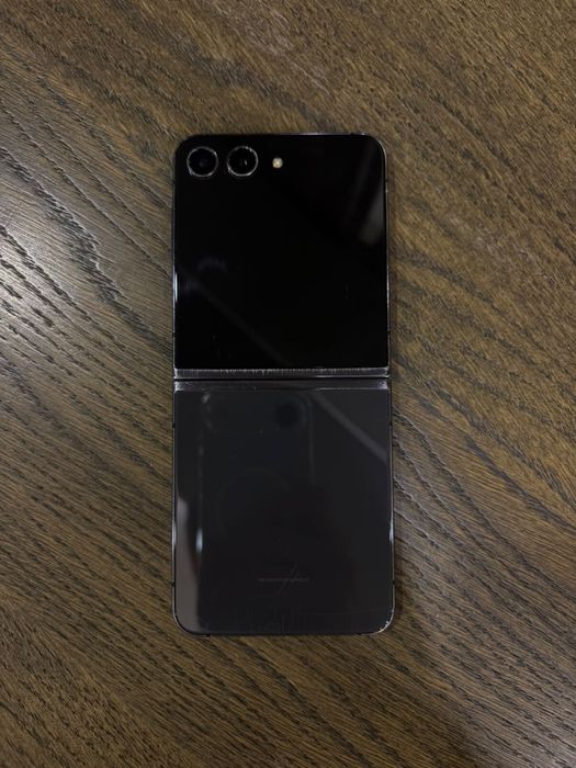 Samsung Flip 5.