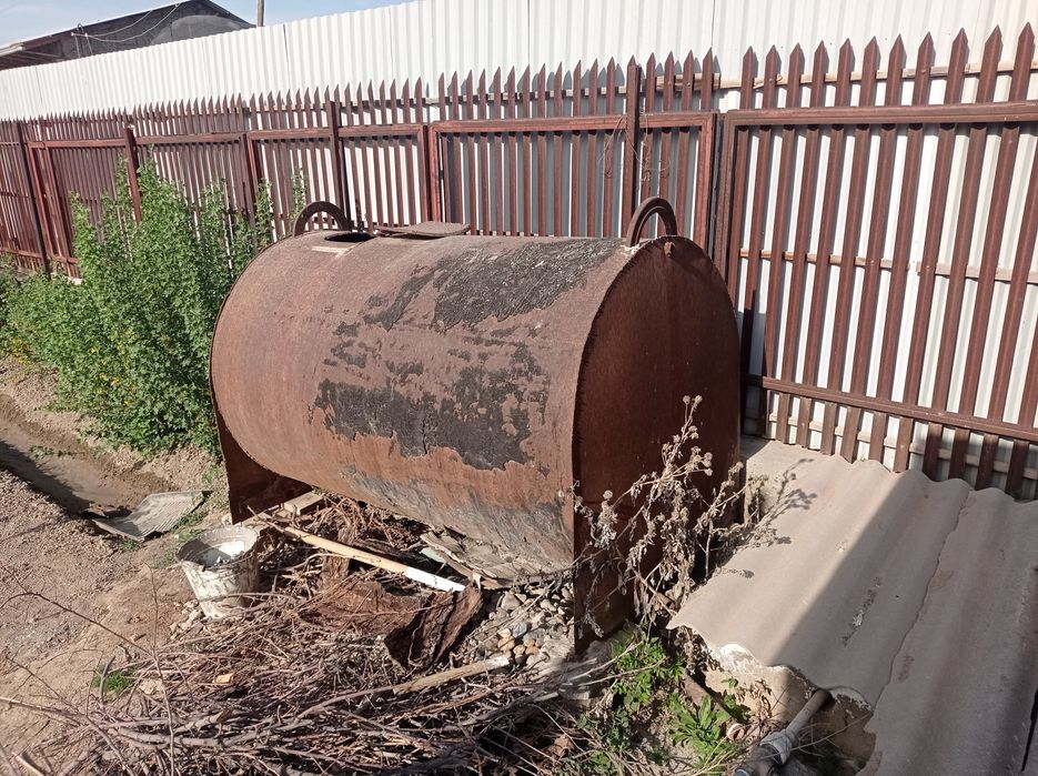 Продам металл емкость