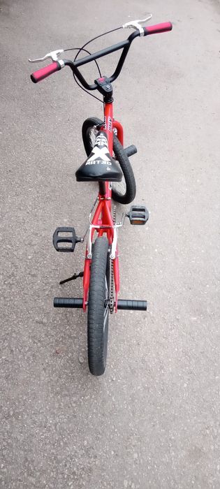 BMX cu roti pe 20 roșu cu negru