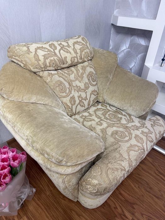 Продам 2 дивана и 2 кресла