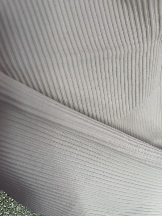 Бяла спортна блуза