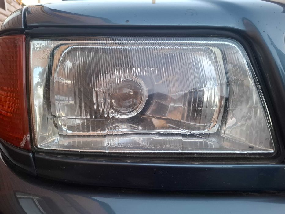 Фары Audi 100 C4