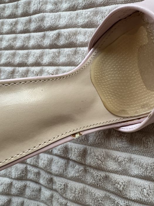 Официални обувки с ток