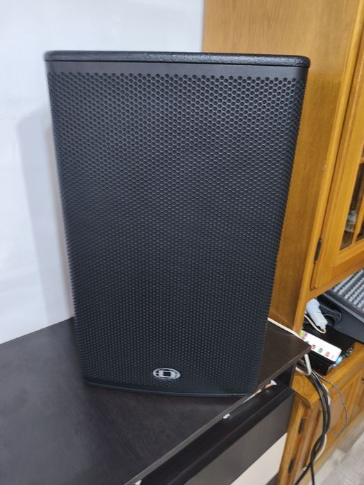 Vînd două bucăți boxe Dinacord A 115Pasive+huse și stative
