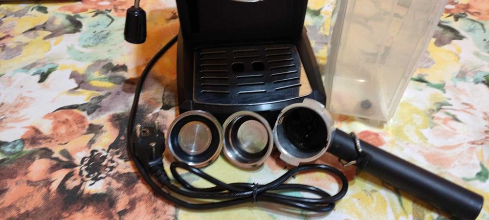 Продавам еспресо кафемашина Delonghi EC 157