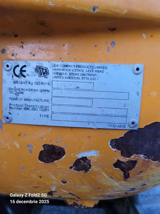 Miniescavator jcb model 8018 3 cupe și rampi