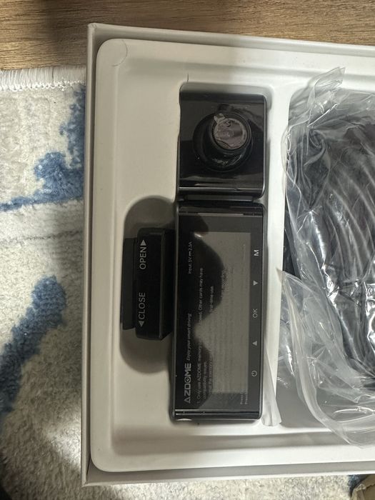 Продам видерегистратор Azdome M550